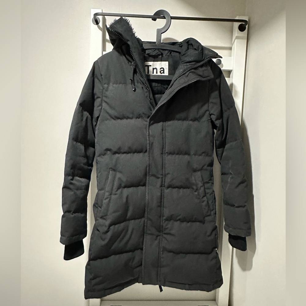 Aritzia winter parka St Anton medium black, EUC